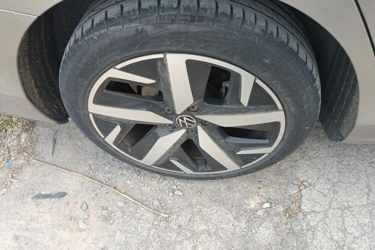 Used Volkswagen Lamando 2023 Lavida L 280TSI DSG Cool & Spicy Edition Right Rear Wheel Hub