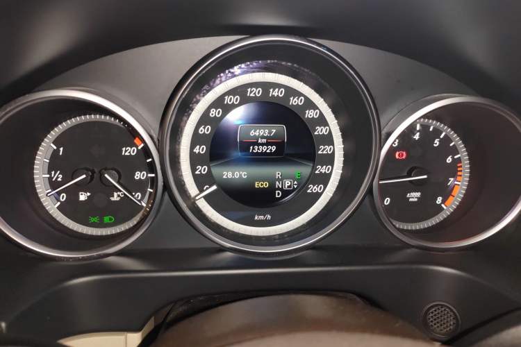 Used Mercedes-Benz E-Class 2015 E 260 L Odometer Close Up