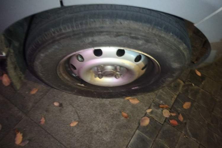 Used Jinbei Hiace X30 2023 1.5L Super-Comfortable Passenger Van 5/6/7-Seater Non-Air-Conditioned Version Model SWC15M
