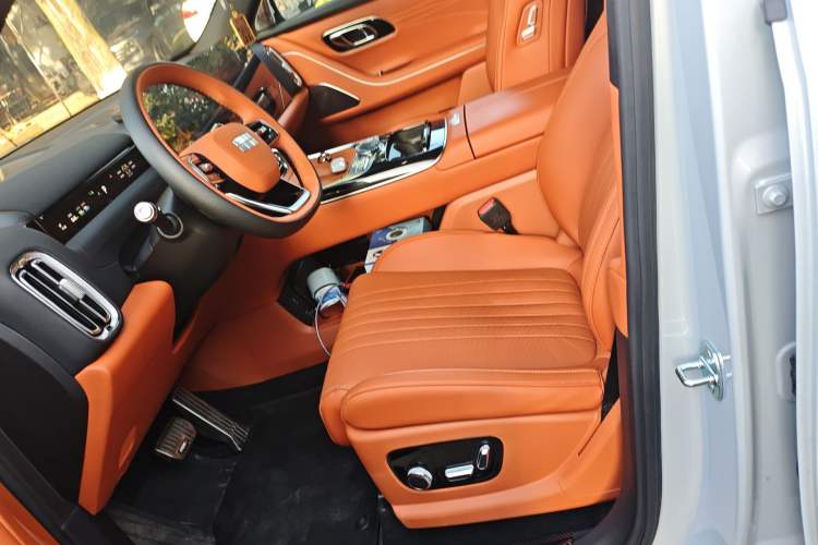 Used Geely Galaxy M9 2025 Model 210km Four-Wheel-Drive Leading Edition