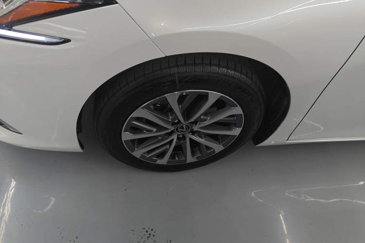 Used Lexus ES 2023 200 Excellence Edition
