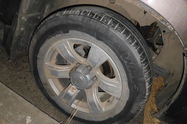 Used GAC Gonow Aoosed GX5 2012 2.4L Manual Gasoline 4x4 with Sunroof Right Front Wheel Hub