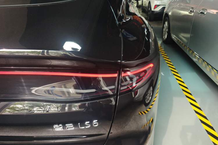 Used IM LS6 2026 Model Range-Extending 66 Max+ Right Rear Taillight