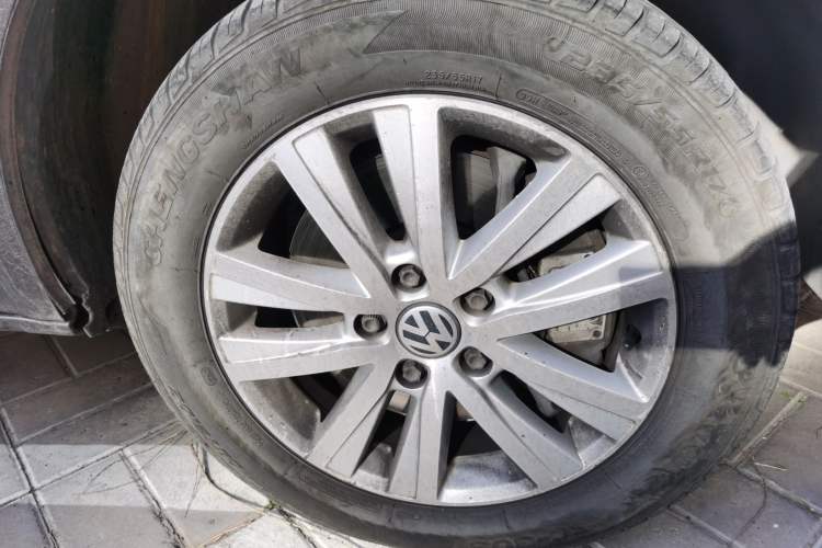 Used Volkswagen Multivan 2012 2.0 TSI Four-Wheel Drive Deluxe Edition Right Front Wheel Hub