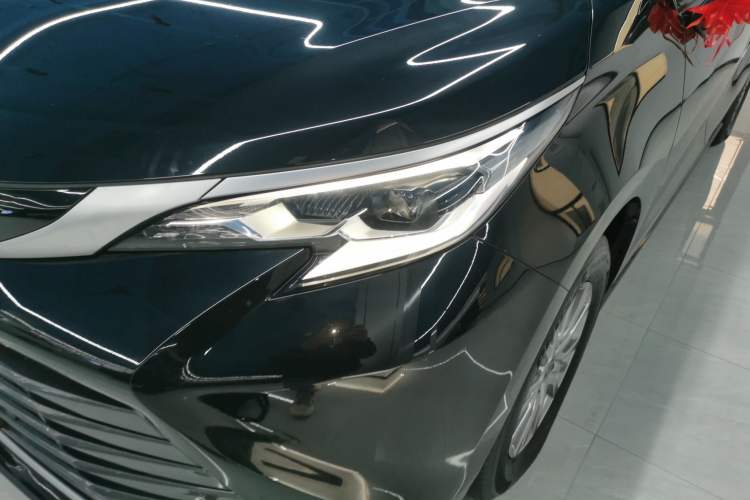 Used Toyota Sienna 2021 2.5L Hybrid Luxury Edition
