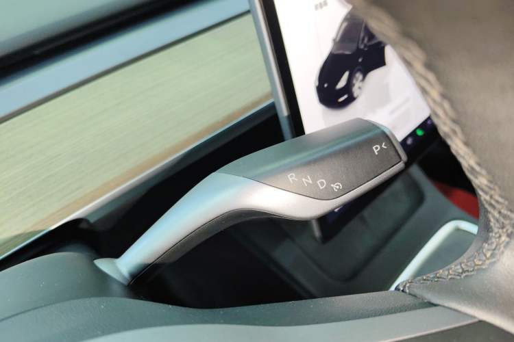 Used Tesla Model Y 2022 Revised Version Rear-Wheel Drive Gear Lever