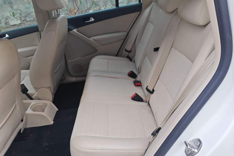 Used Volkswagen Tiguan 2015 1.8TSI Manual Two-Wheel Drive Fashion Edition Left Rear Seat