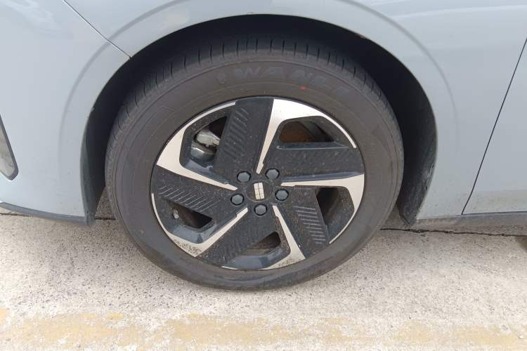Used Geely Galaxy L6 2023 60km PLUS Left Front Wheel Hub