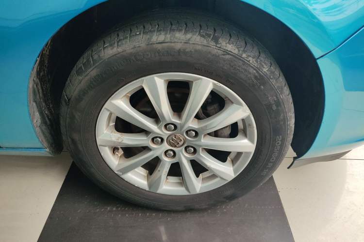 Used Buick GT 2012 GT 1.6L Automatic Fashion Edition Right Front Wheel Hub