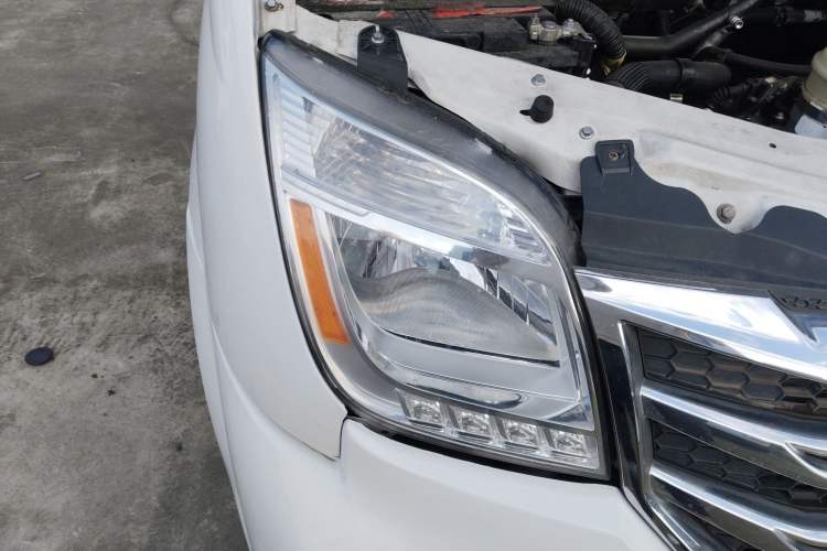 Used SAIC MAXUS Xintu V80  Right Front Headlight