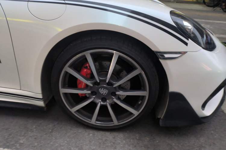 Used Porsche 718 2020 Boxster 2.0T Right Front Wheel Hub