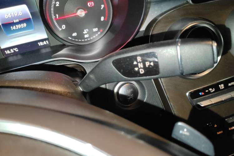 Used Mercedes-Benz GLC 2018 Refreshed GLC 300 4MATIC Dynamic Edition Gear Lever