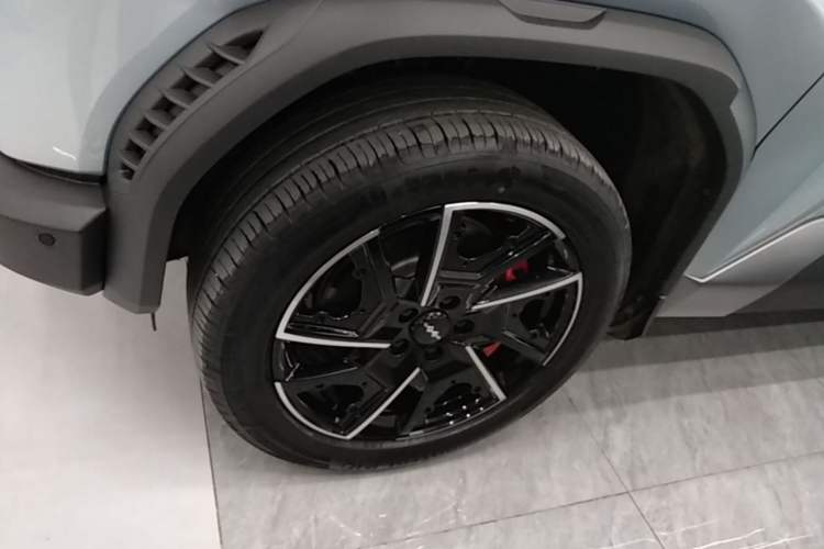 Used Formula Leopard Titanium 3 2025 501KM All-Wheel Drive Intelligent Driving Ultra Version
