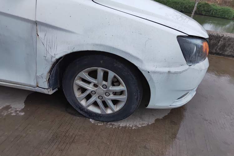 Used Geely Auto Classic Emgrand 2013 Sedan 1.8L Manual Entry-Level CNG Model
