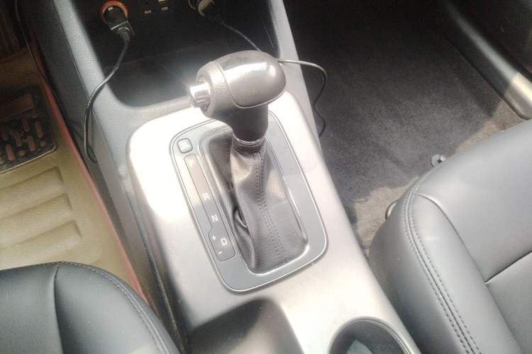 Used Kia K3 2015 1.6L Automatic GL Gear Lever