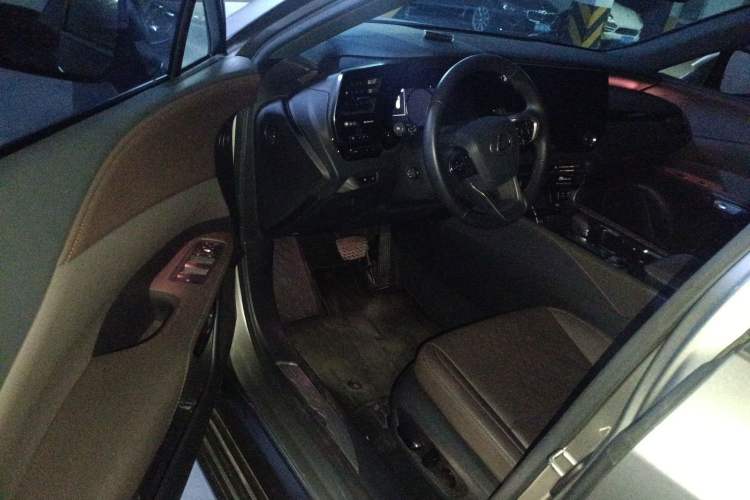 Used Lexus RX 2023 350h Four-Wheel Drive Enjoyment Version Driver Seat