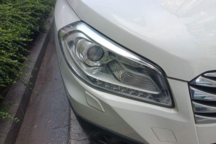 Used Suzuki S-Cross 2014 1.6L CVT Two-Wheel Drive Elite Version Right Front Headlight