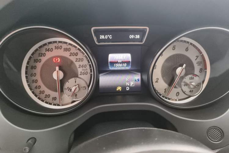 Used Mercedes-Benz GLA 2016 GLA 200 Sport Edition Odometer Close Up