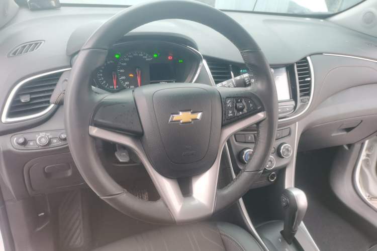 Used Chevrolet Trax 2017 1.4T Automatic Two-Wheel Drive Luxury Version Steering Wheel