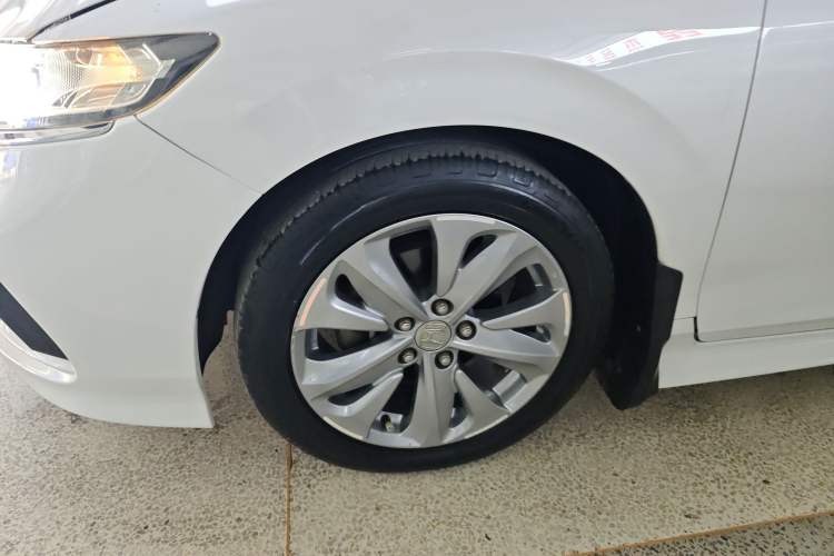 Used Honda Jade 2017 1.8L automatic Comfort version 5 seats Left Front Wheel Hub