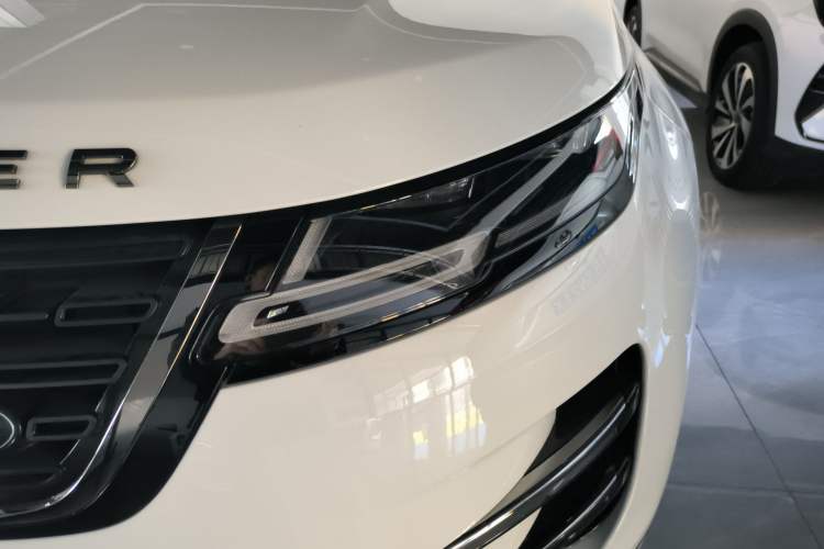 Used Land Rover Range Rover Evoque 2024 Aurora L 249 PS Prestige Light-Chasing Edition
