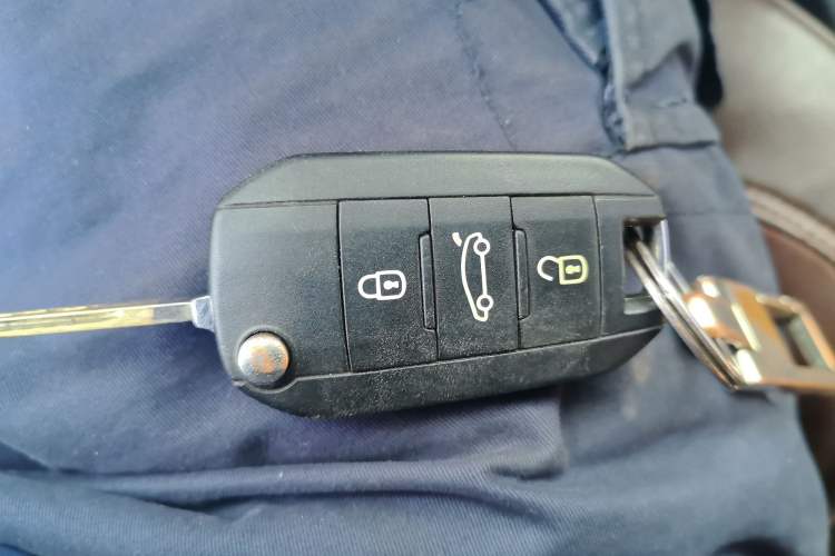 Used Peugeot 301 2014 1.6L Manual Comfort Edition Vehicle Key