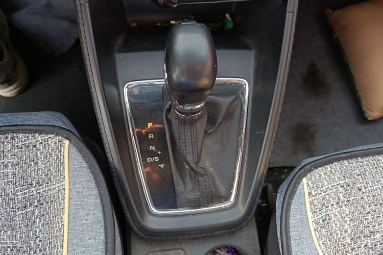 Used MG ZS 2017 1.5L Automatic Elite Edition Gear Lever