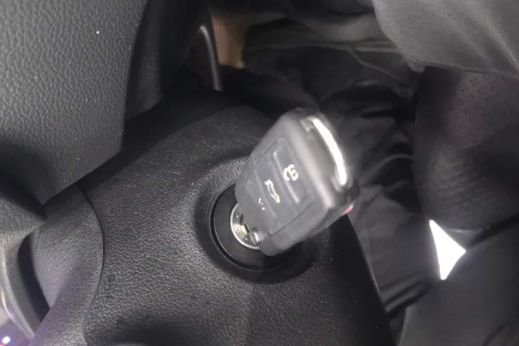 Used Hyundai Verna (new generation) 2016 1.4L Automatic Cool Edition GLS Interior 1