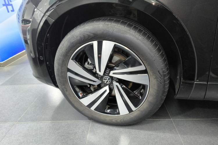 Used Volkswagen Tavendor 2023 380TSI Four-Wheel Drive R-Line Cruise Edition Left Front Wheel Hub
