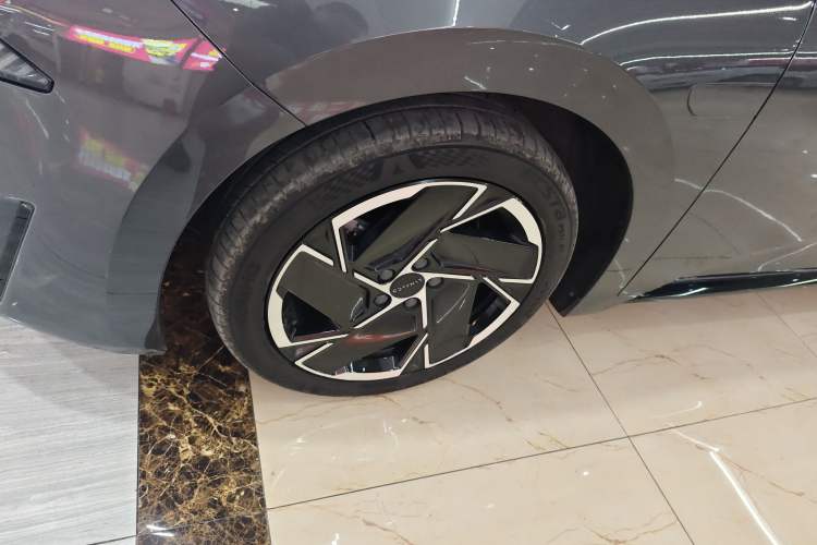 Used Lynk & Co 07 2024 EM-P 126 Long-Range Halo
