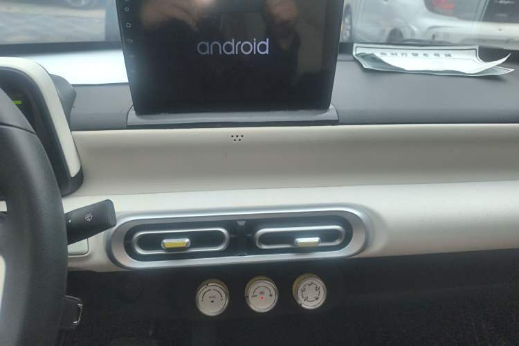 Used Wuling Hongguang MINIEV 2024 3rd Generation 215km Youth Edition Audio And AC Panel