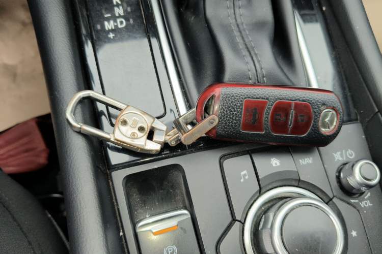 Used Mazda 3 Axela 2017 Sedan 1.5L Automatic Luxury Model China VI Standard