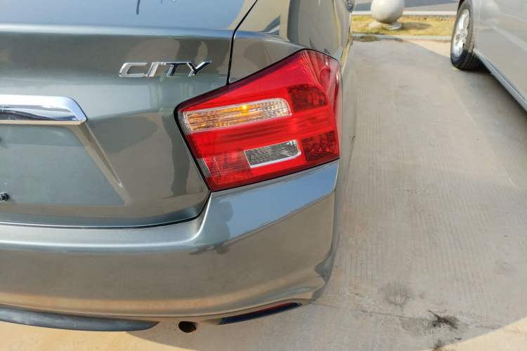 Used Honda City Classic 2012 1.5L manual Comfort version
