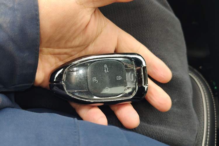 Used GAC Trumpchi GS8 2024 Linghang Series 2.0 TGDI Two-Wheel Drive Luxury Smart Connectivity Version Vehicle Key