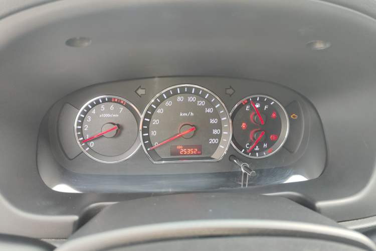 Used CHANGAN Alsvin V3 2015 1.4L Manual Warm-Hearted Model China IV Standard
