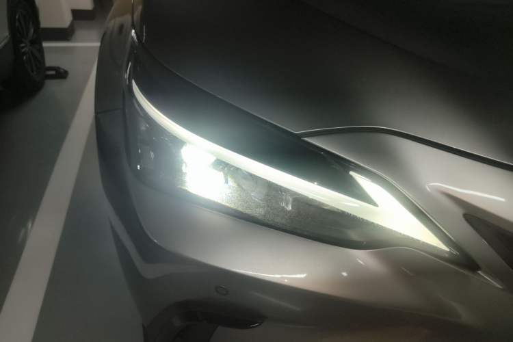 Used Lexus NX 2022 350h Front-Wheel-Drive Innovation Edition Right Front Headlight