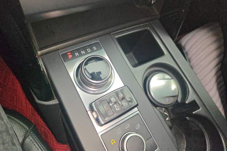 Used Land Rover Discovery 2020 2.0T SE
