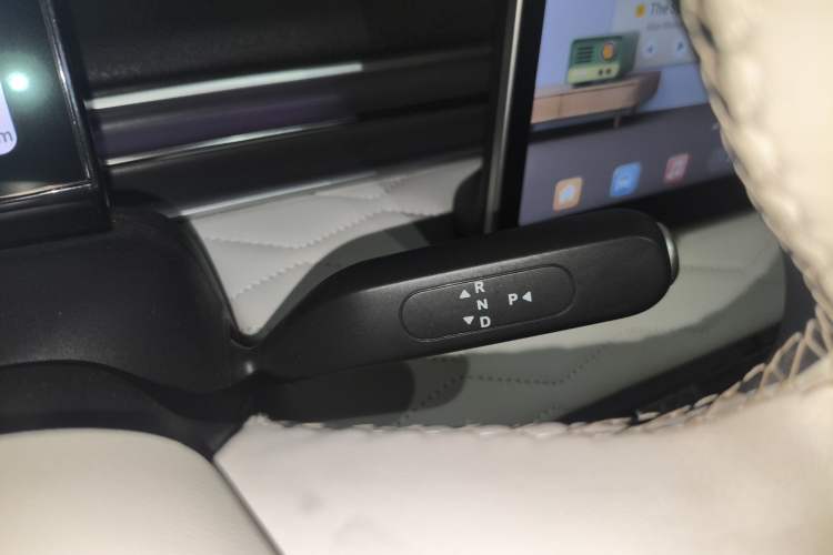 Used Dongfeng NAMMI 01 2024 New Edition 430 Plus Smart+ Gear Lever