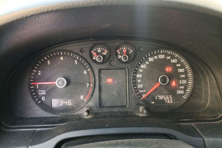 Used Volkswagen Passat 2011 1.8T Manual Luxury Model Instrument Cluster