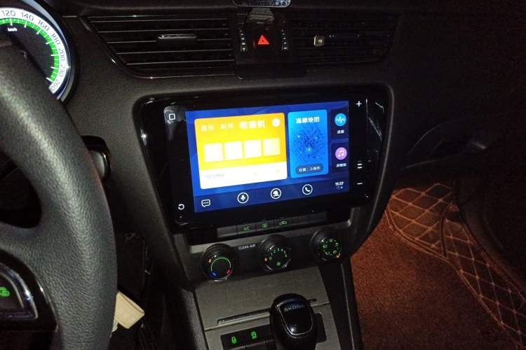 Used Skoda Octavia 2019 1.5L Automatic Luxury Edition Audio And AC Panel