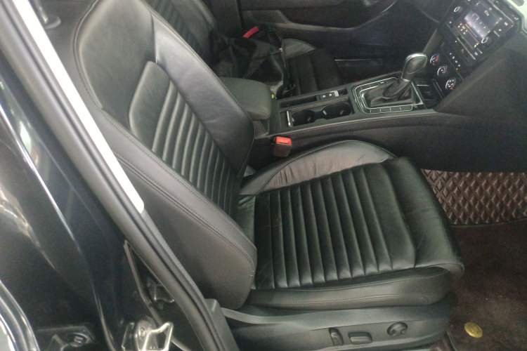 Used Volkswagen Magotan 2018 330TSI DSG Advanced Model Right Front Seat