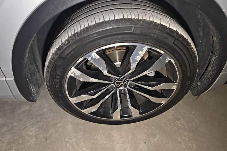 Used Volkswagen Tiguan L 2021 330TSI Automatic Two-Wheel Drive R-Line Enhanced Edition Right Front Wheel Hub