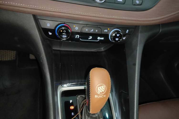 Used Buick GL6 2019 18T 6-Seater Connected Luxury Version China V Standard Audio And AC Panel