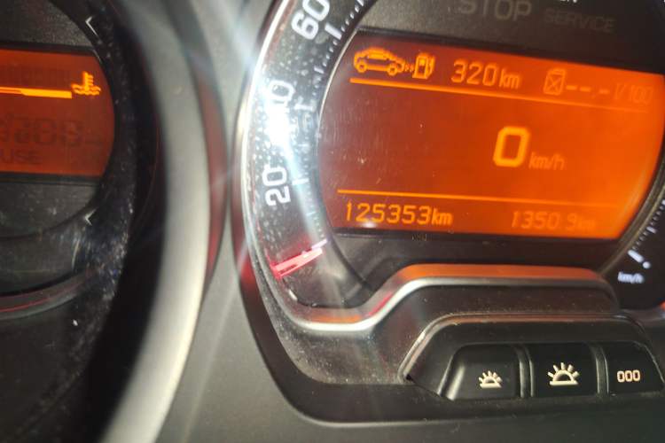 Used Citroen C5 2013 2.0L Automatic Luxury Model Odometer Close Up