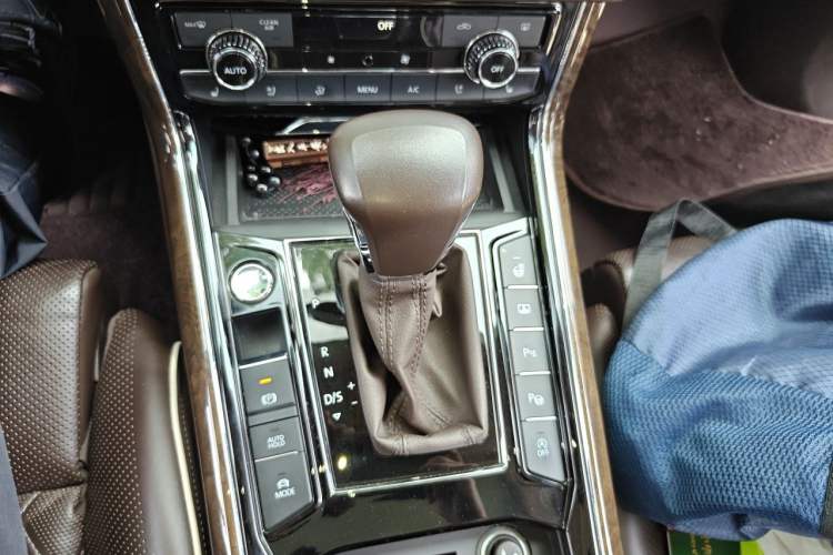 Used Volkswagen Phideon 2018 Revised Version 380TSI Two-Wheel-Drive Flagship Edition