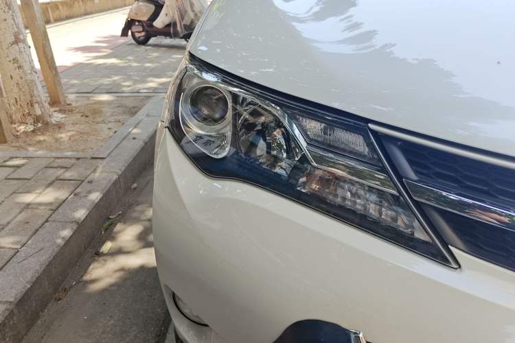 Used Toyota RAV4 2015 2.0L CVT Two-Wheel Drive Fashion Edition
