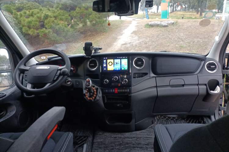 Used Iveco Eurocargo 2021 3.0T Automatic Chao Rui Short Wheelbase Low-Roof Side-Sliding Door F1C