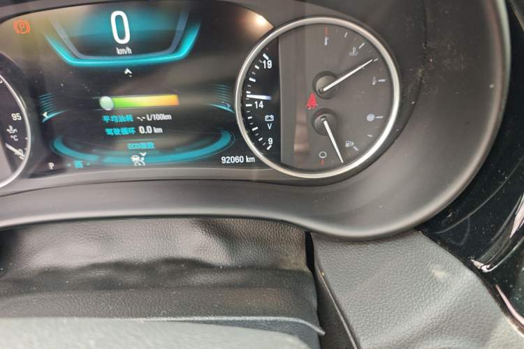 Used Buick Envision 2018 28T Four-Wheel Drive Luxury Model Odometer Close Up