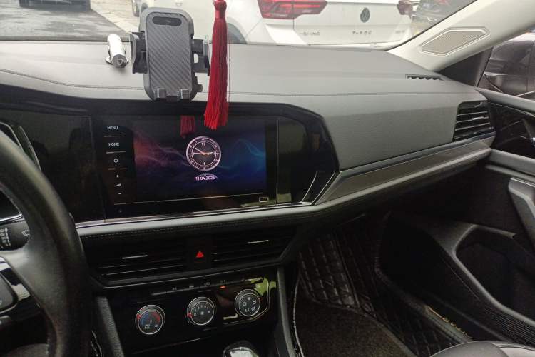 Used Volkswagen Sagitar 2021 280TSI DSG Comfort Connect Edition Audio And AC Panel