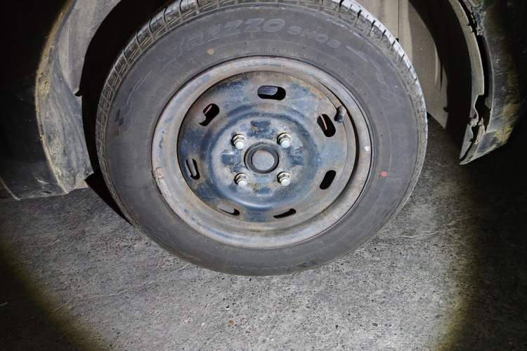 Used Dongfeng Fengon 330 2014 1.5L Manual Utility Version DK15 Right Front Wheel Hub